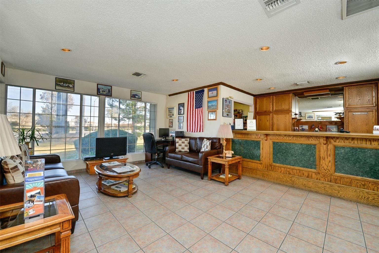 Americas Best Value Inn & Suites - Ланкастер Экстерьер фото