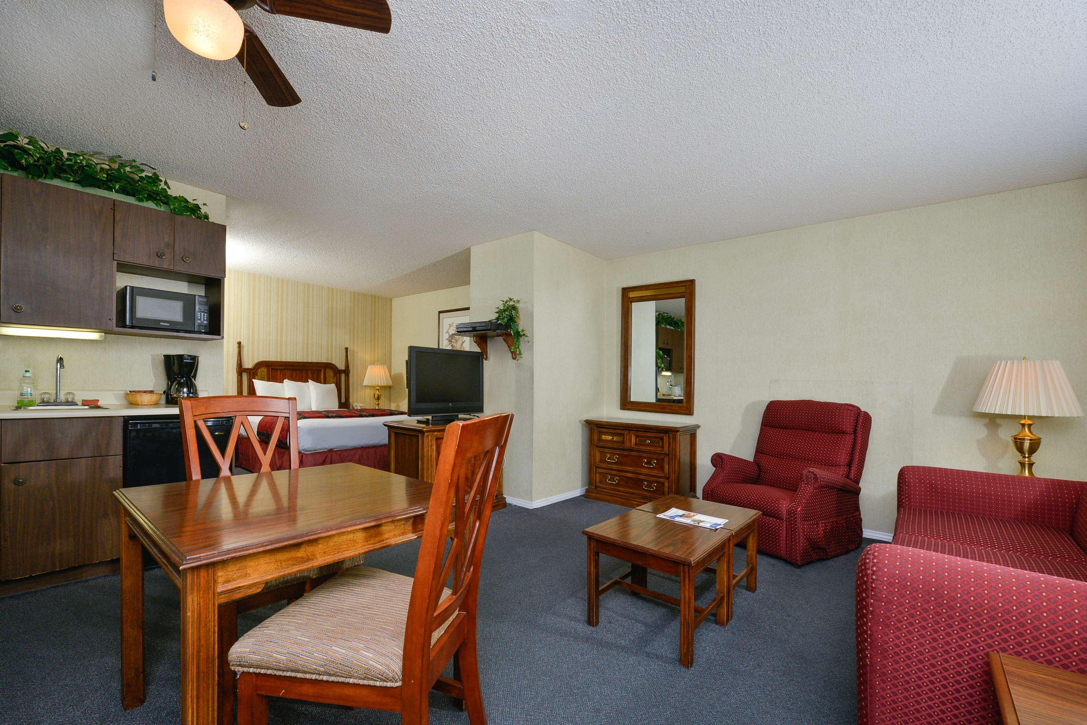 Americas Best Value Inn & Suites - Ланкастер Экстерьер фото