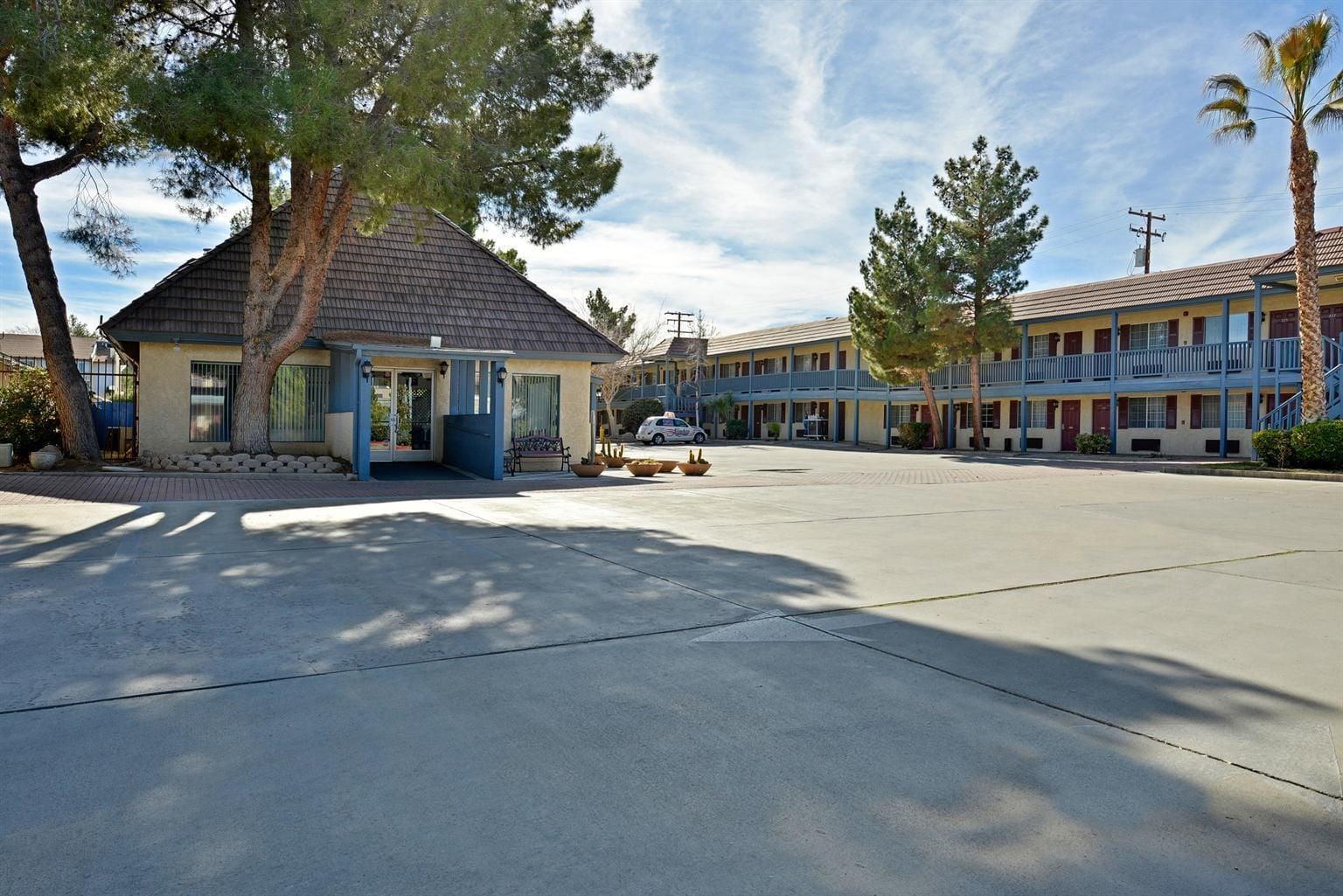 Americas Best Value Inn & Suites - Ланкастер Экстерьер фото