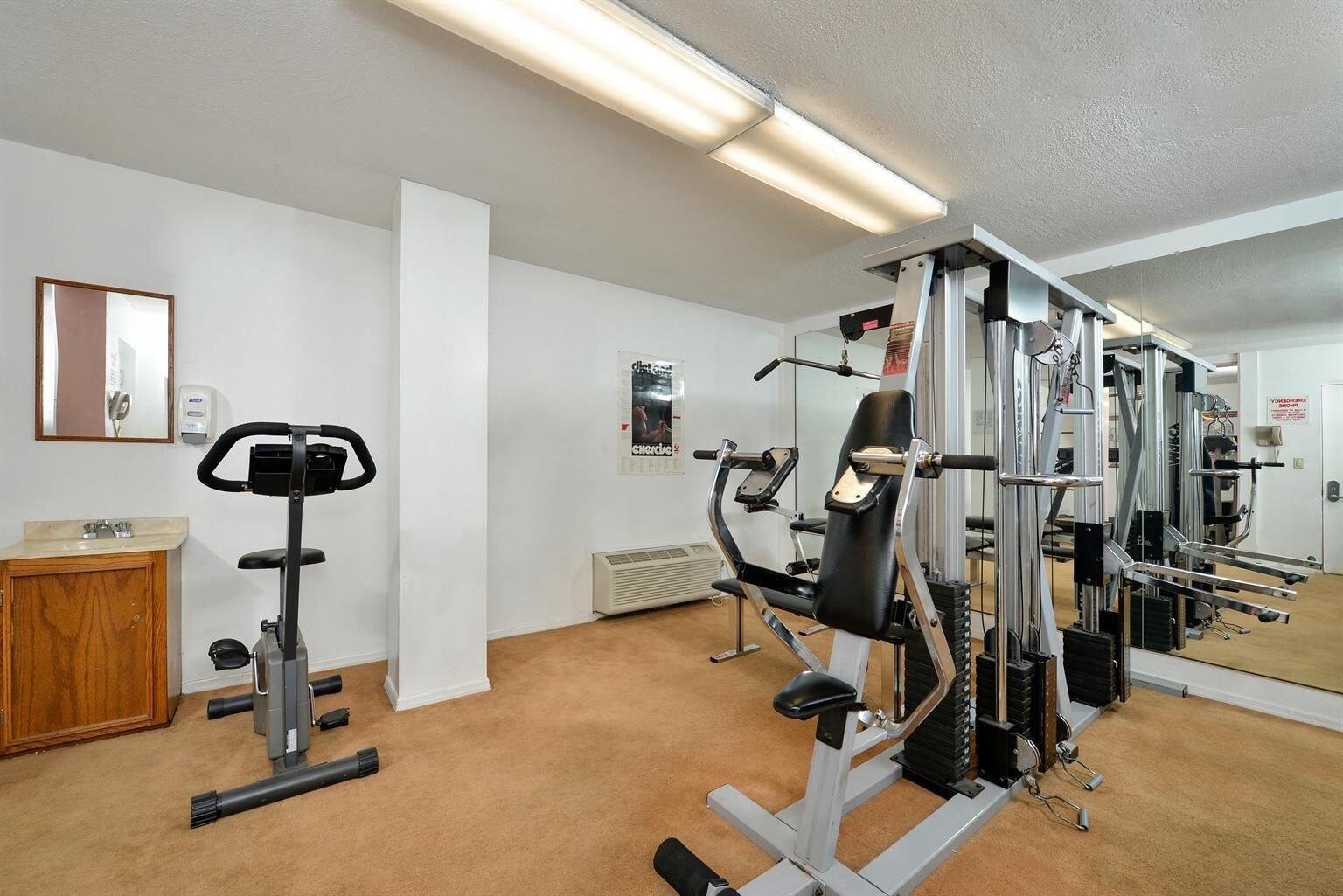 Americas Best Value Inn & Suites - Ланкастер Экстерьер фото