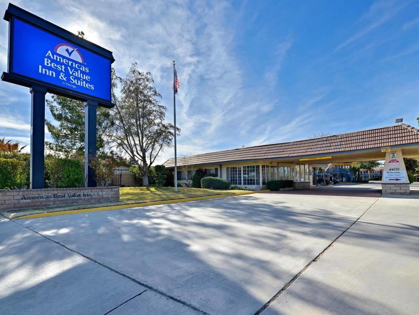 Americas Best Value Inn & Suites - Ланкастер Экстерьер фото
